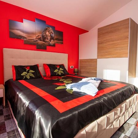 Apartments With Pool In Pula,Croatia Экстерьер фото