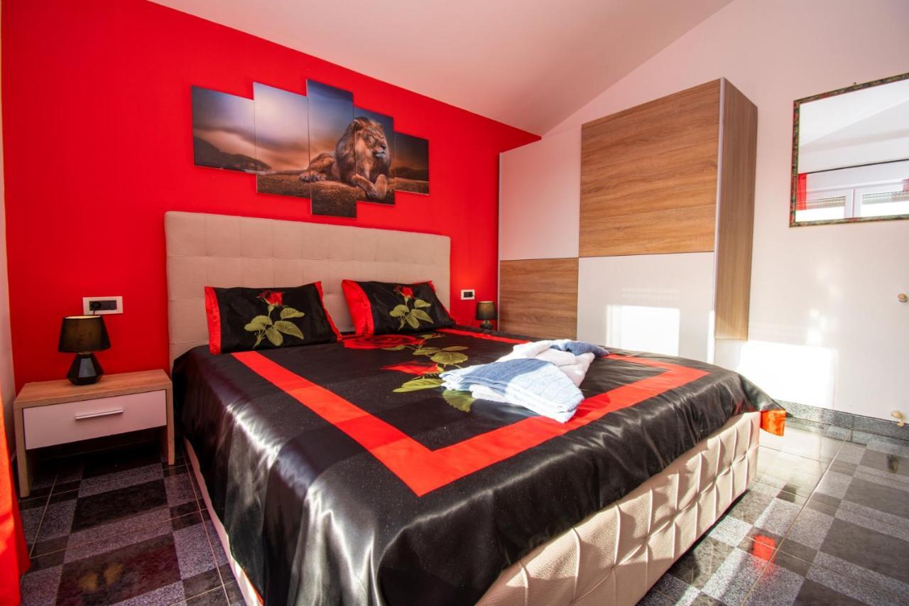 Apartments With Pool In Pula,Croatia Экстерьер фото