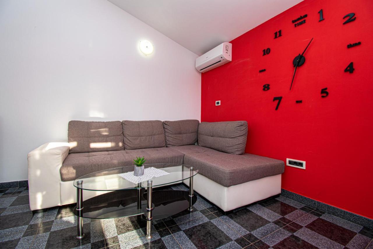 Apartments With Pool In Pula,Croatia Экстерьер фото