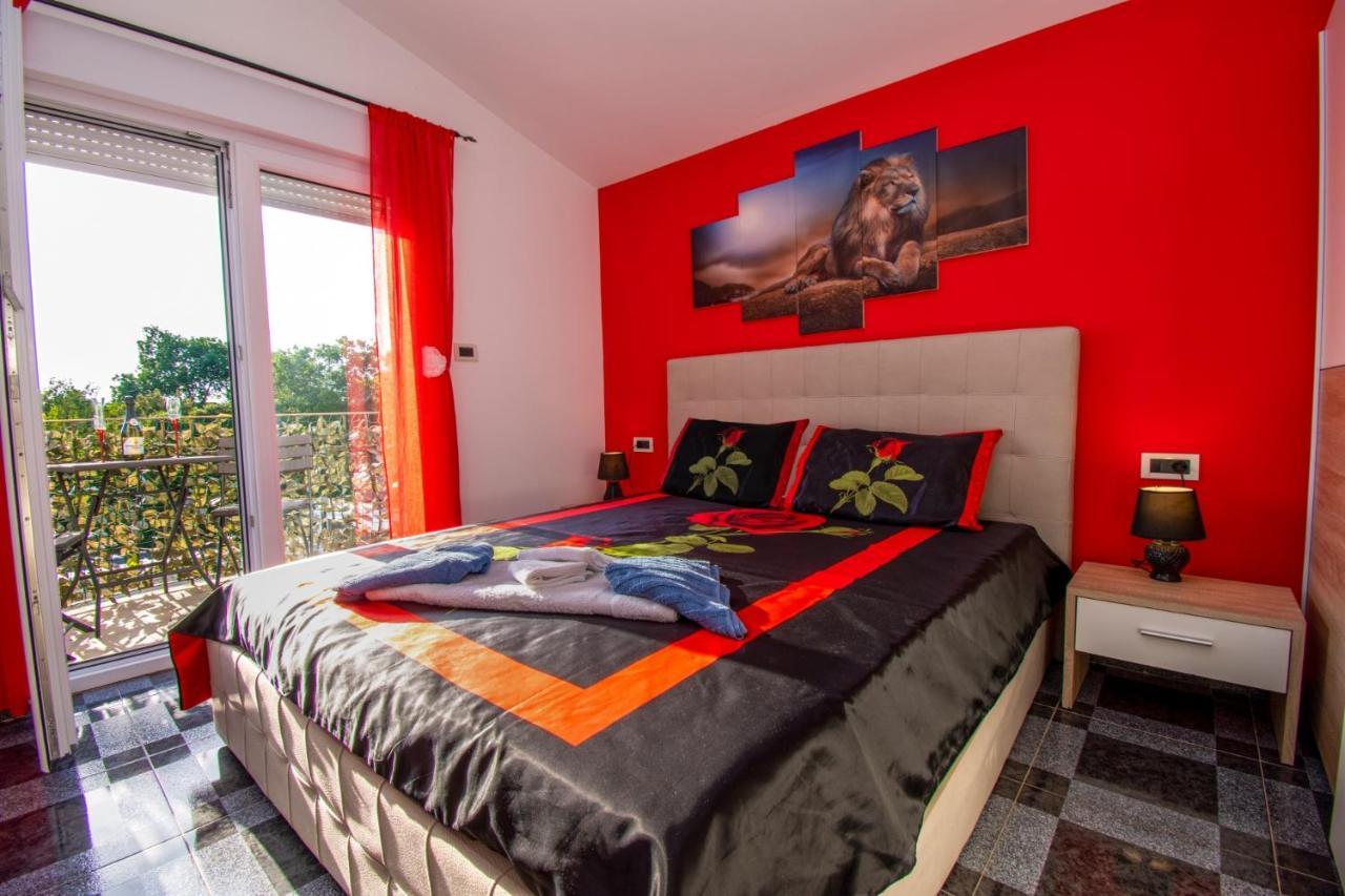 Apartments With Pool In Pula,Croatia Экстерьер фото