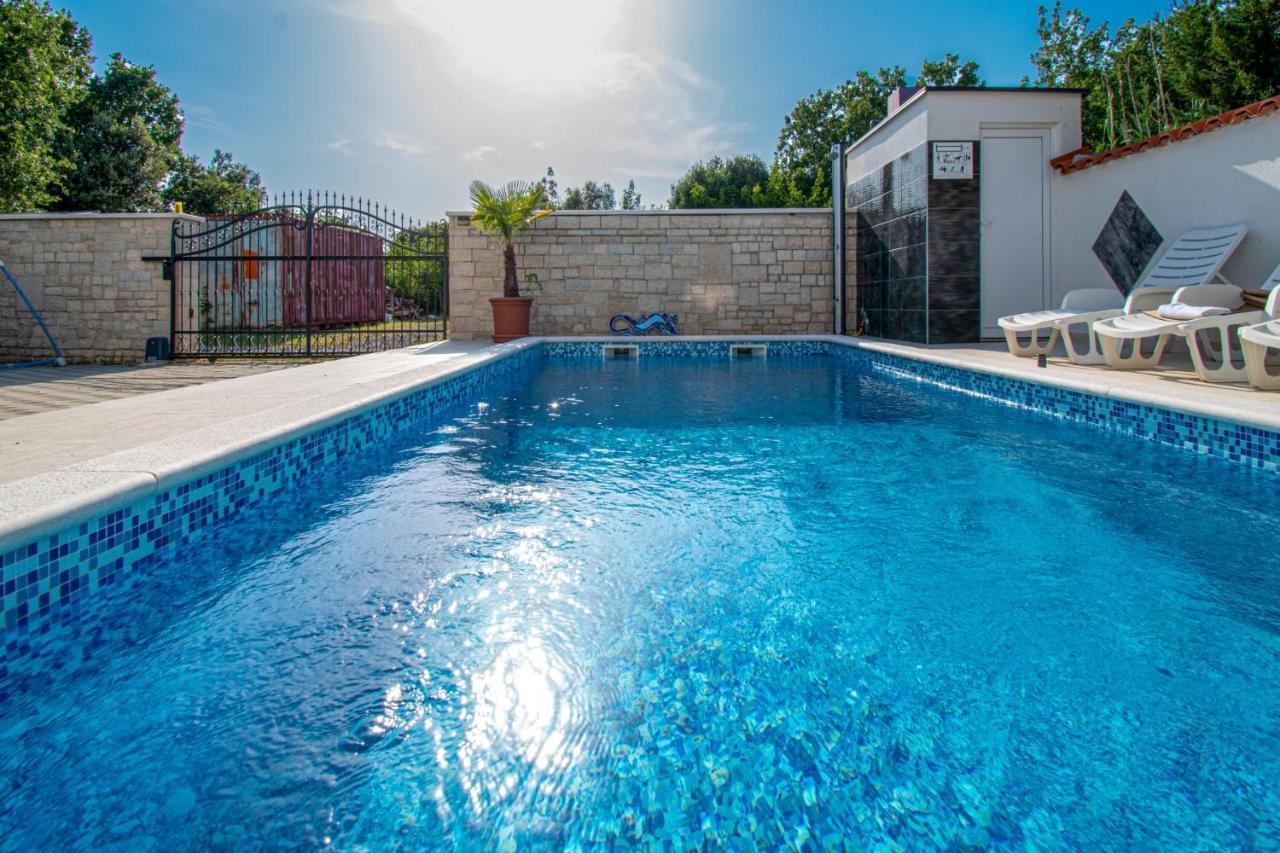Apartments With Pool In Pula,Croatia Экстерьер фото