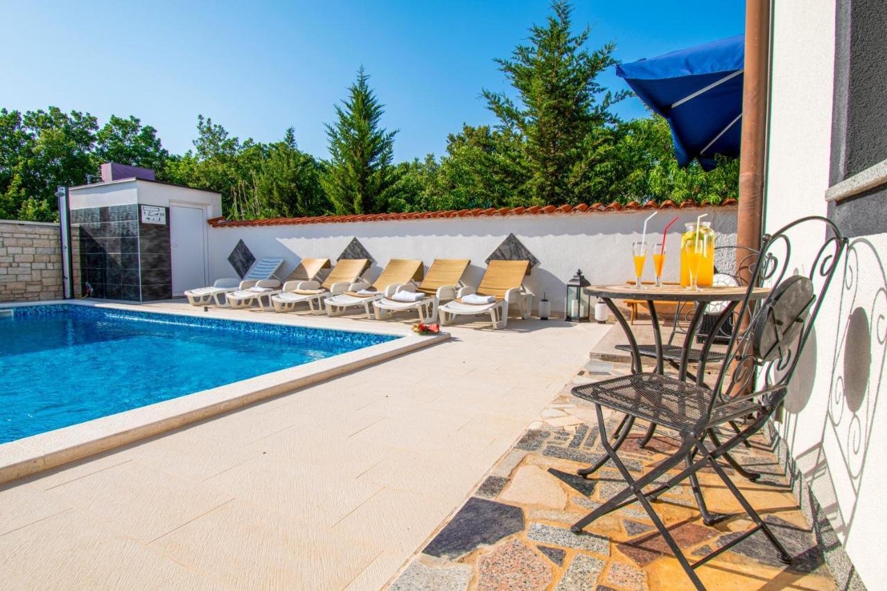 Apartments With Pool In Pula,Croatia Экстерьер фото