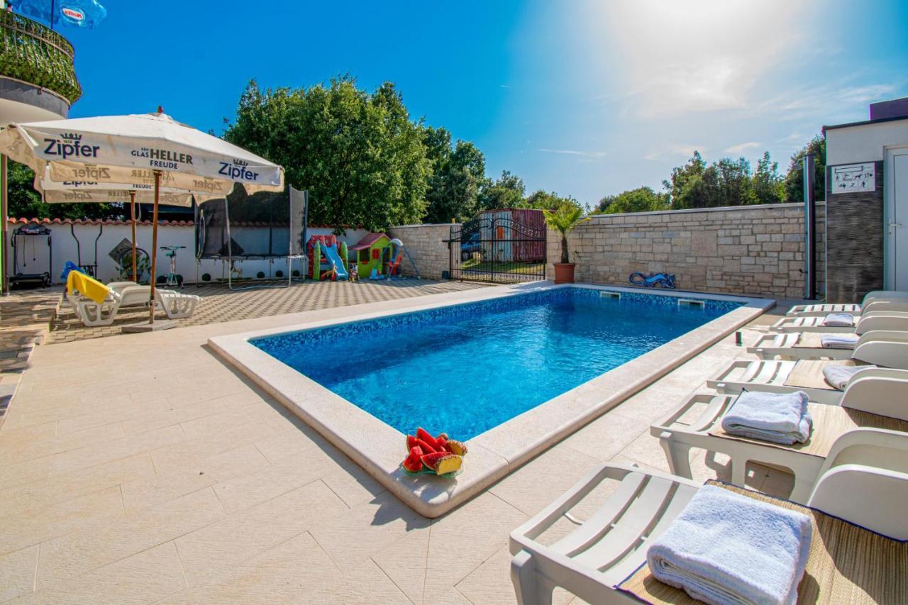 Apartments With Pool In Pula,Croatia Экстерьер фото