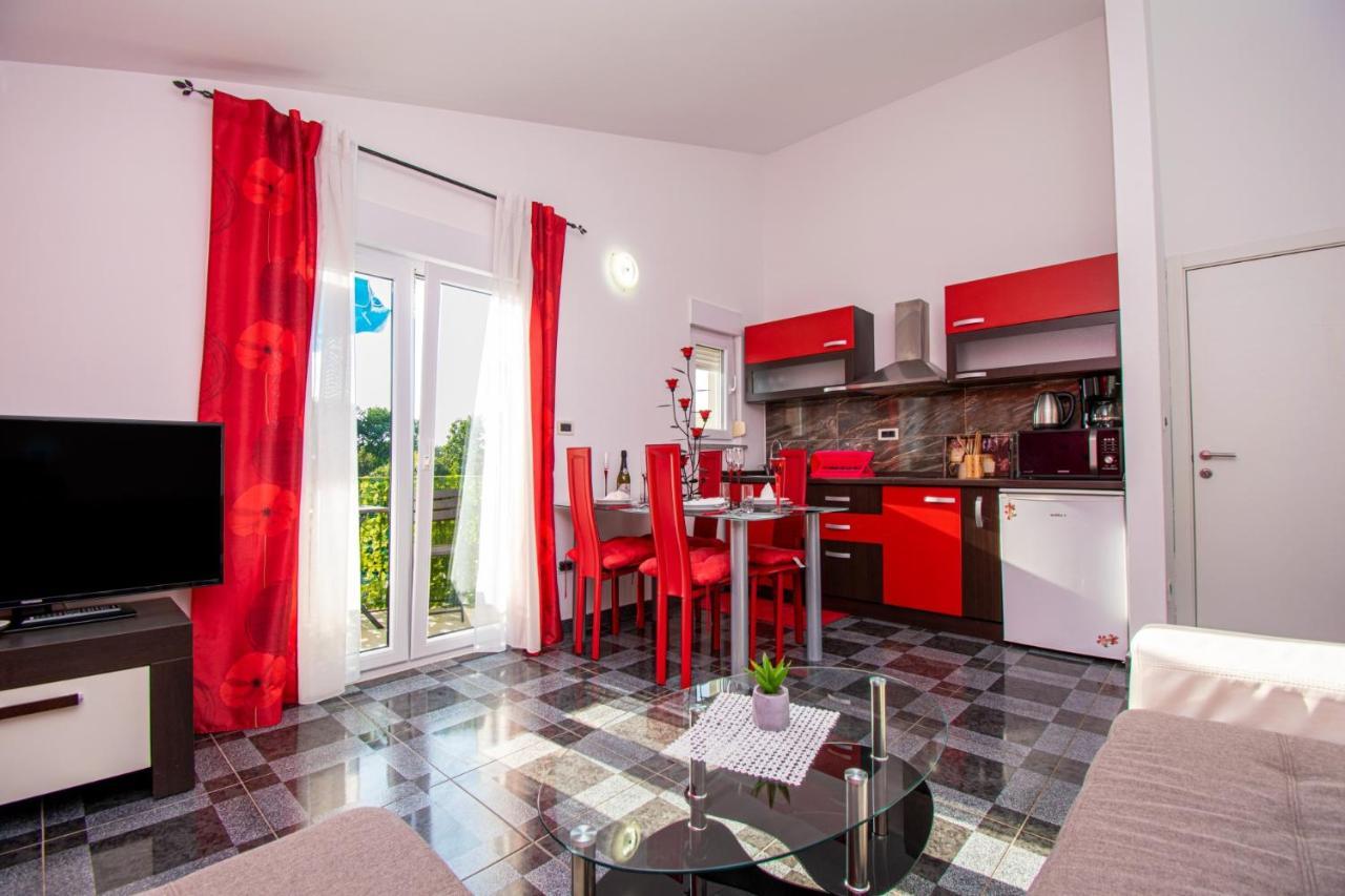 Apartments With Pool In Pula,Croatia Экстерьер фото
