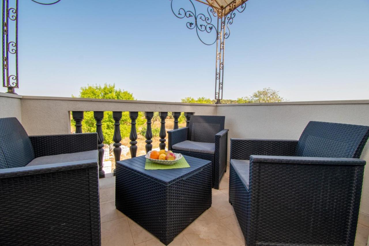 Apartments With Pool In Pula,Croatia Экстерьер фото