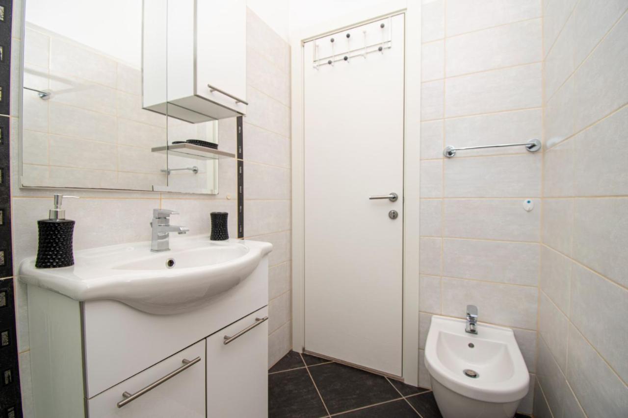 Apartments With Pool In Pula,Croatia Экстерьер фото